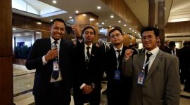 Mahasiswa Indonesia turut menyambut kedatangan Presiden Prabowo Subianto di Islamabad, Pakistan. (Dok. Tim Media Presiden)


Baca artikel detiknews, 